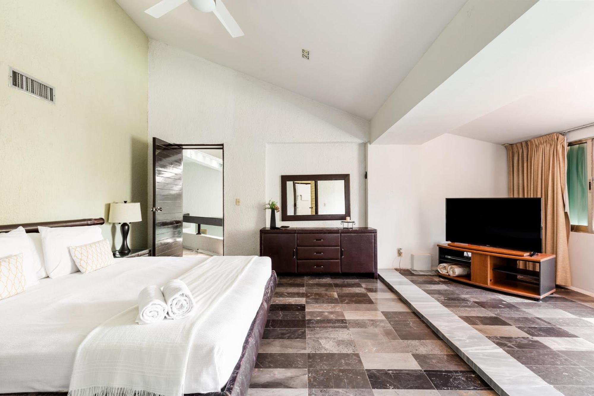 Large House - Walking To Beach - 10 Guests! แคนคูน ภายนอก รูปภาพ