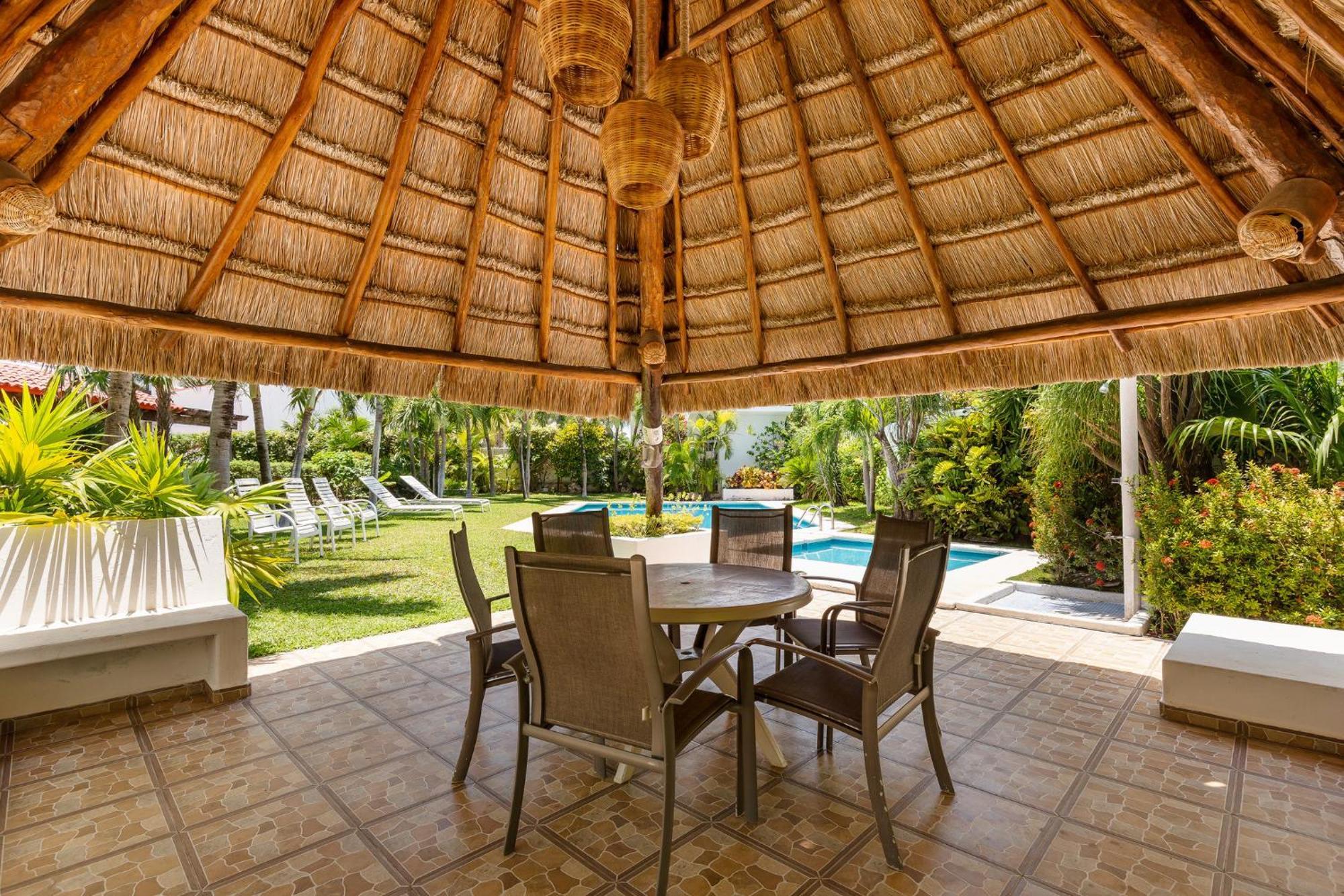Large House - Walking To Beach - 10 Guests! แคนคูน ภายนอก รูปภาพ